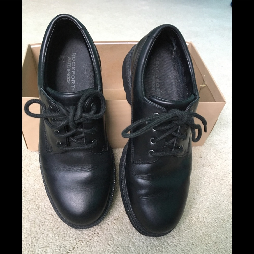 Men’s Black leather rockport shoes size 8M
